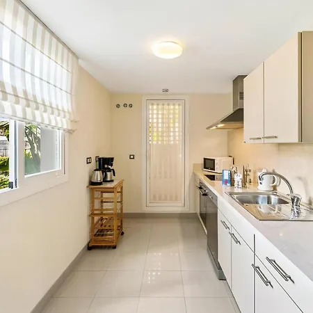 Gorgeous In With Kitchen Estepona